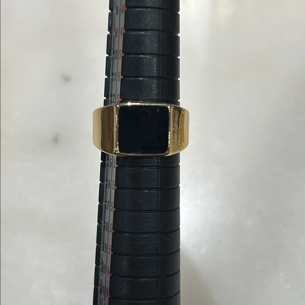 Elegant Gold and Black Women's Ring